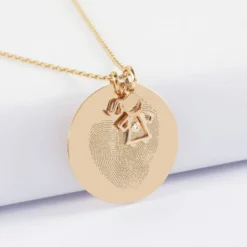 Clearance HappyBulle Pendentif personnalisé médaille gravée plaqué or 27 mm et breloque petite fille zircon 12 mm Plaqué or 18k