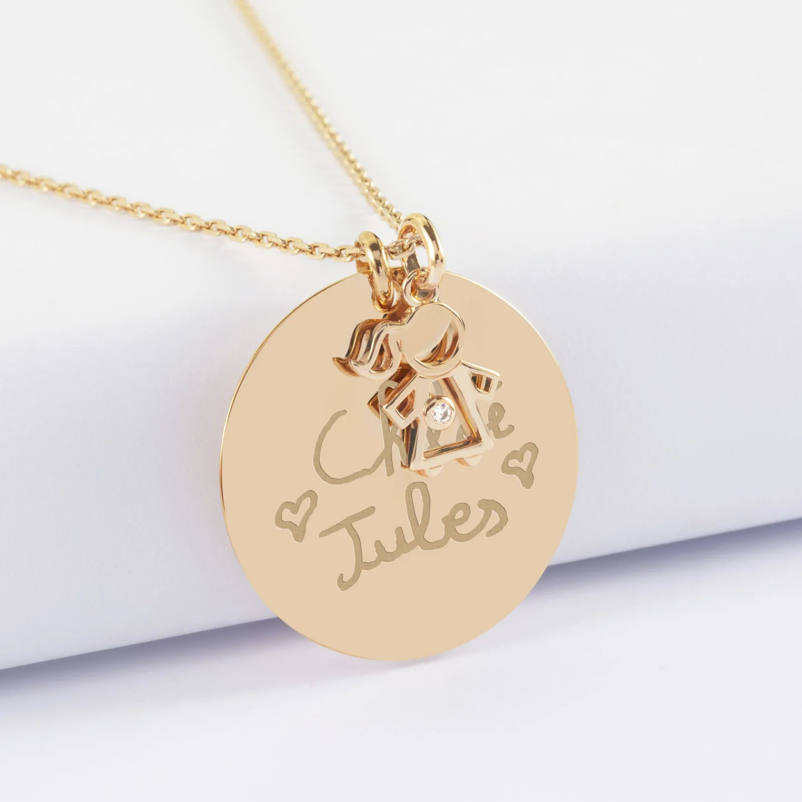 Clearance HappyBulle Pendentif personnalisé médaille gravée plaqué or 27 mm et breloque petite fille zircon 12 mm Plaqué or 18k