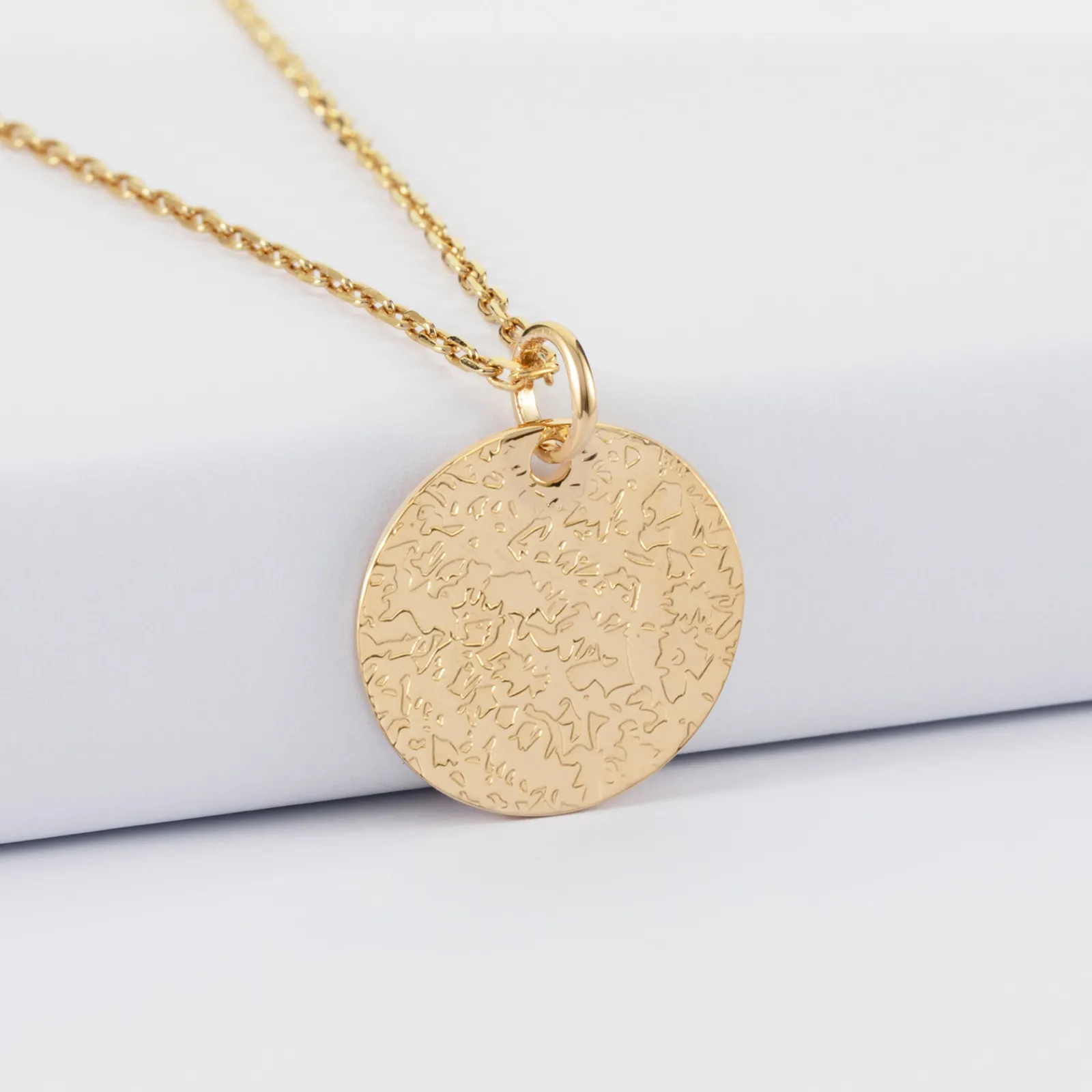 Discount HappyBulle Pendentif personnalisé médaille martelée gravée plaqué or 19 mm Plaqué or 18k
