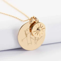Best HappyBulle Pendentif personnalisé médaille gravée plaqué or 27 mm et breloque soleil scintillant 14 mm Plaqué or 18k