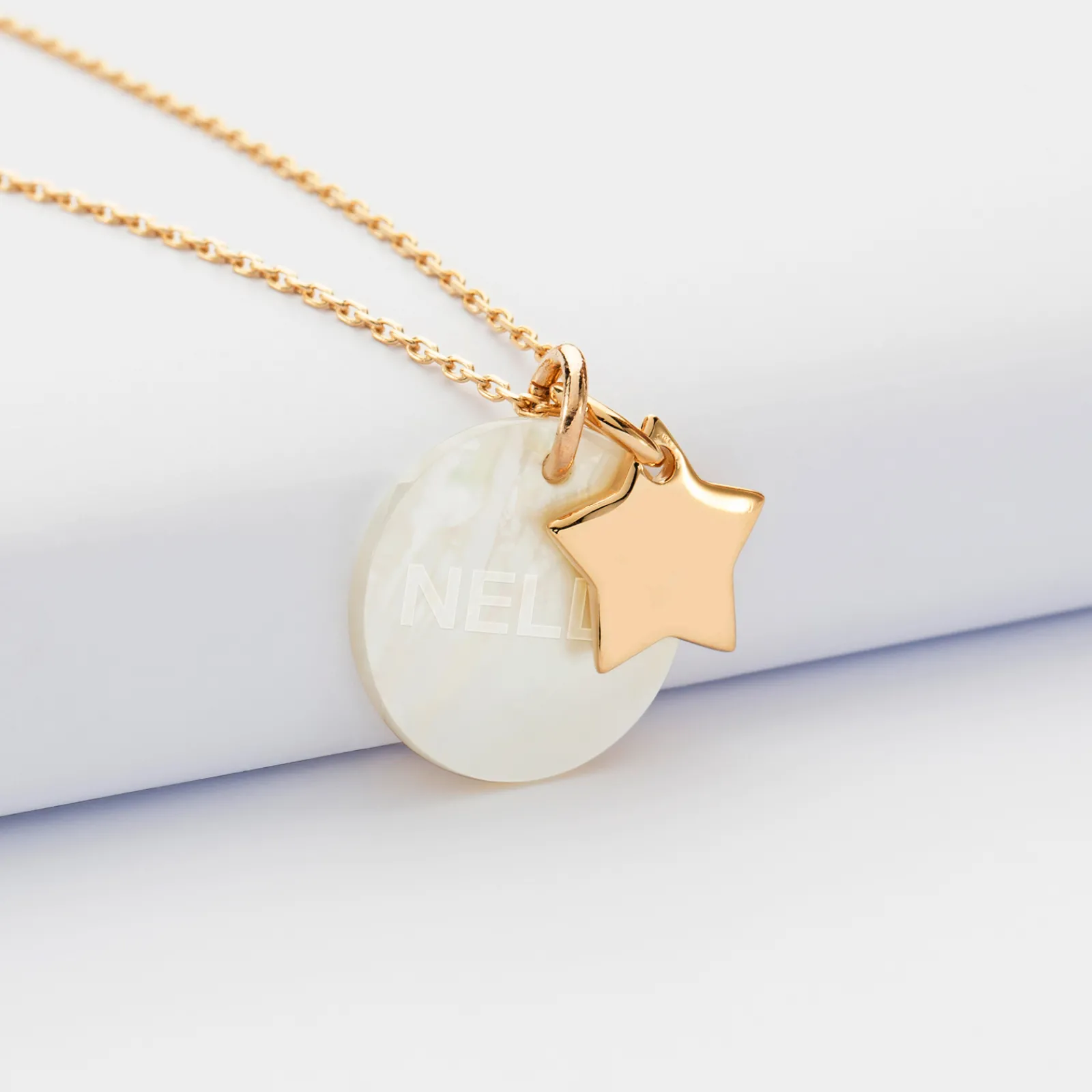 Outlet HappyBulle Pendentif personnalisé médaille gravée nacre 19 mm et breloque plaqué or étoile 12 mm