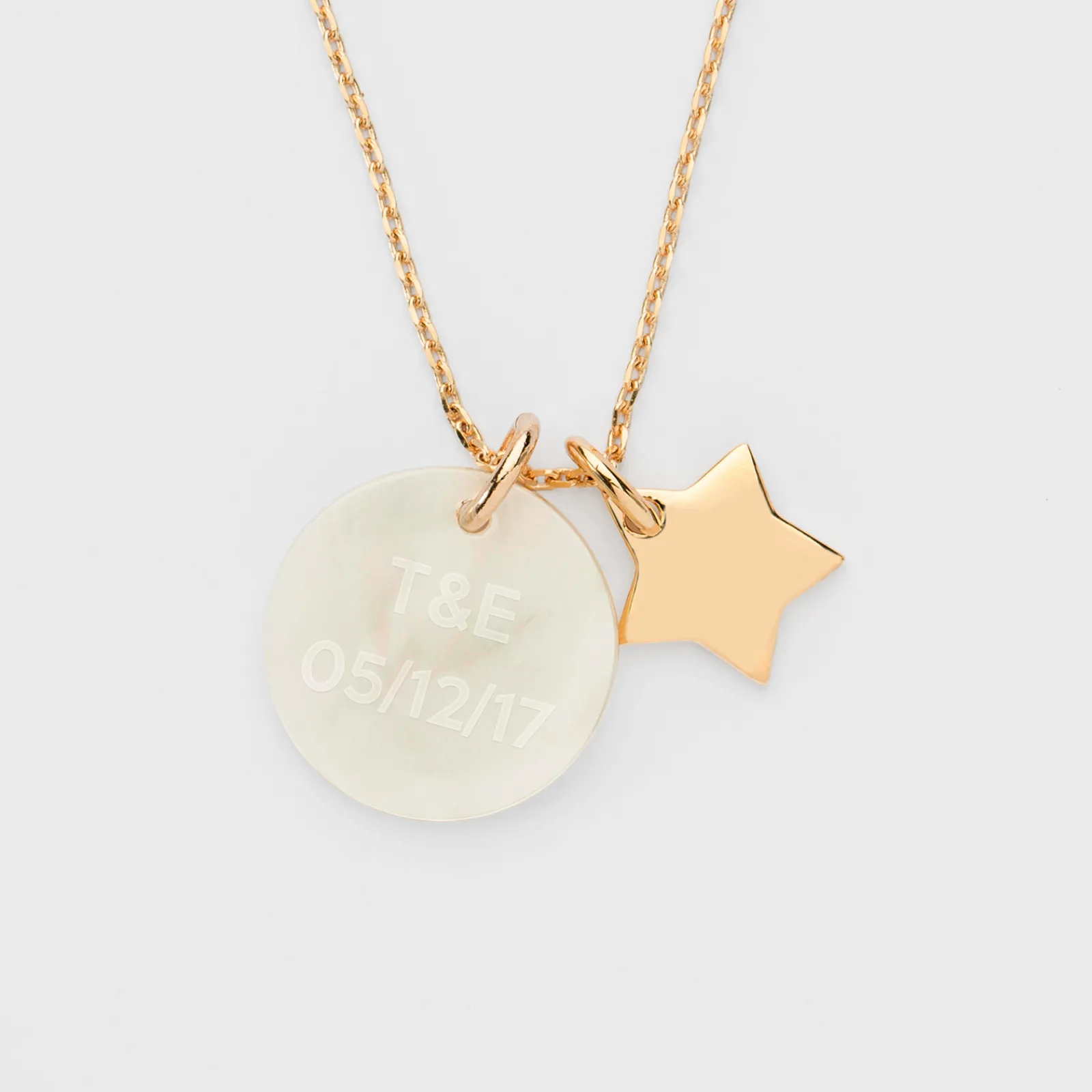 Outlet HappyBulle Pendentif personnalisé médaille gravée nacre 19 mm et breloque plaqué or étoile 12 mm
