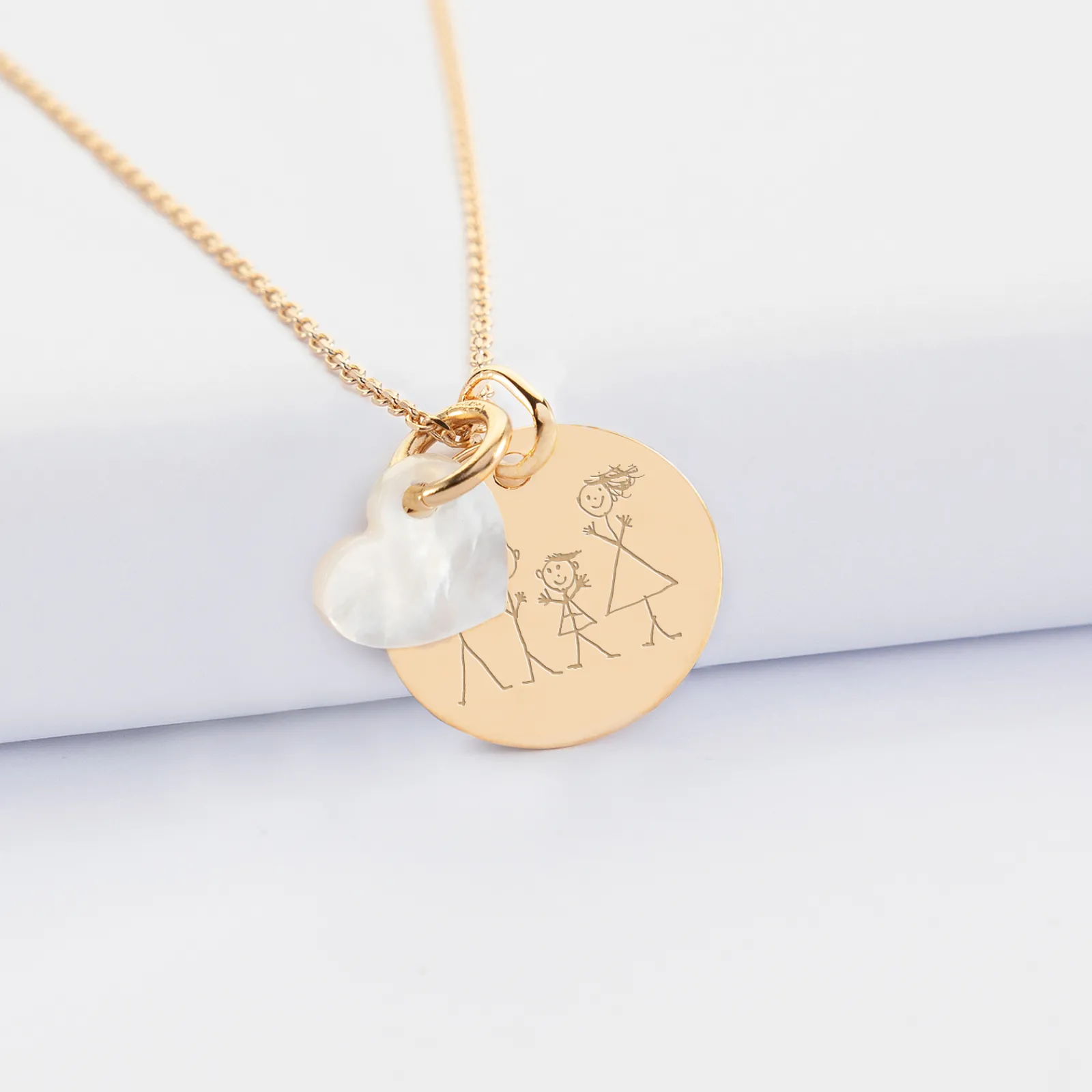 Best HappyBulle Pendentif personnalisé médaille gravée plaqué or 19 mm et breloque nacre 10 mm Plaqué or 18k