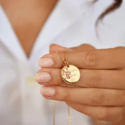 Discount HappyBulle Pendentif personnalisé médaille gravée plaqué or 19 mm et breloque petit garçon zircon 12 mm Plaqué or 18k
