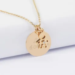 Discount HappyBulle Pendentif personnalisé médaille gravée plaqué or 19 mm et breloque petit garçon zircon 12 mm Plaqué or 18k