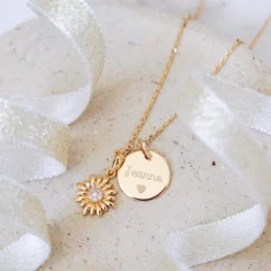 Hot HappyBulle Pendentif personnalisé médaille gravée plaqué or 15 mm et breloque scintillante 13 mm Marguerite