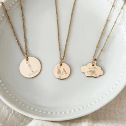 Best HappyBulle Pendentif personnalisé prénom médaille gravée plaqué or 19 mm - x Marie Savart Plaqué or 18k