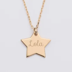 Sale HappyBulle Pendentif personnalisé prénom médaille gravée plaqué or étoile 20x20 mm Plaqué or 18k