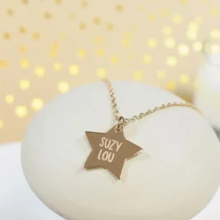 Sale HappyBulle Pendentif personnalisé prénom médaille gravée plaqué or étoile 20x20 mm Plaqué or 18k
