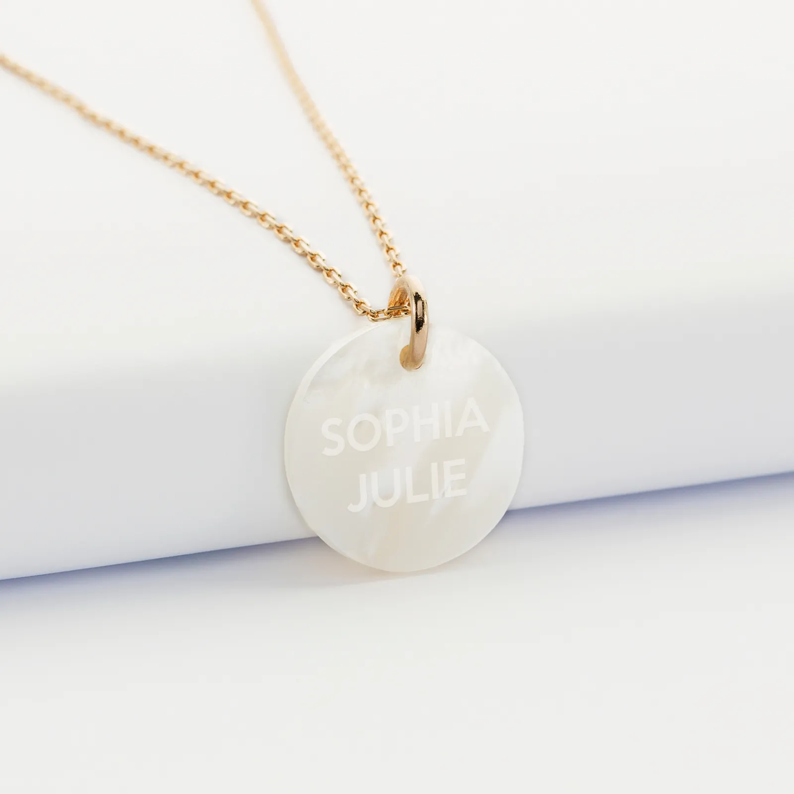 HappyBulle Pendentif plaqué or personnalisé médaille gravée nacre 19 mm