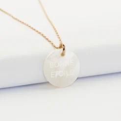 HappyBulle Pendentif plaqué or personnalisé médaille gravée nacre 19 mm