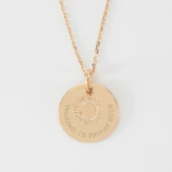 Sale HappyBulle Pendentif réversible personnalisé médaille gravée plaqué or 19 mm et breloque soleil 10 mm Plaqué or 18k