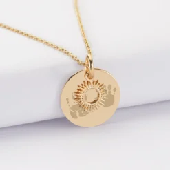Sale HappyBulle Pendentif réversible personnalisé médaille gravée plaqué or 19 mm et breloque soleil 10 mm Plaqué or 18k