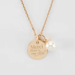 Online HappyBulle Pendentif Témoin personnalisé médaille gravée plaqué or 15 mm et breloque perle nacre 10 mm