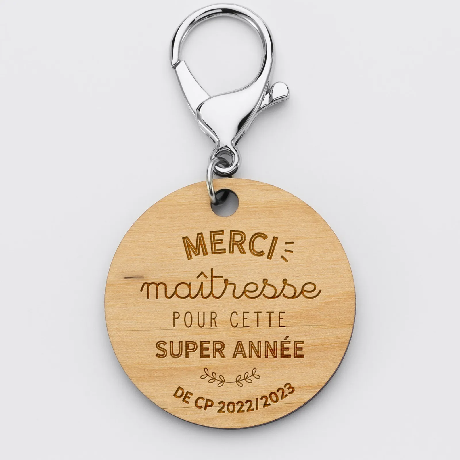 Sale HappyBulle Porte clé personnalisé gravée bois médaille ronde 50 mm "Merci Maîtresse" - Nos petits imparfaits