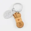 New HappyBulle Porte clé personnalisé médaille gravée ovale acier et breloque bois pelote de laine