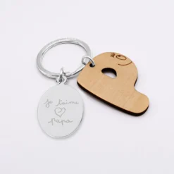 New HappyBulle Porte clé personnalisé médaille gravée ovale acier et breloque bois alphabet Barbapapa - x Barbapapa