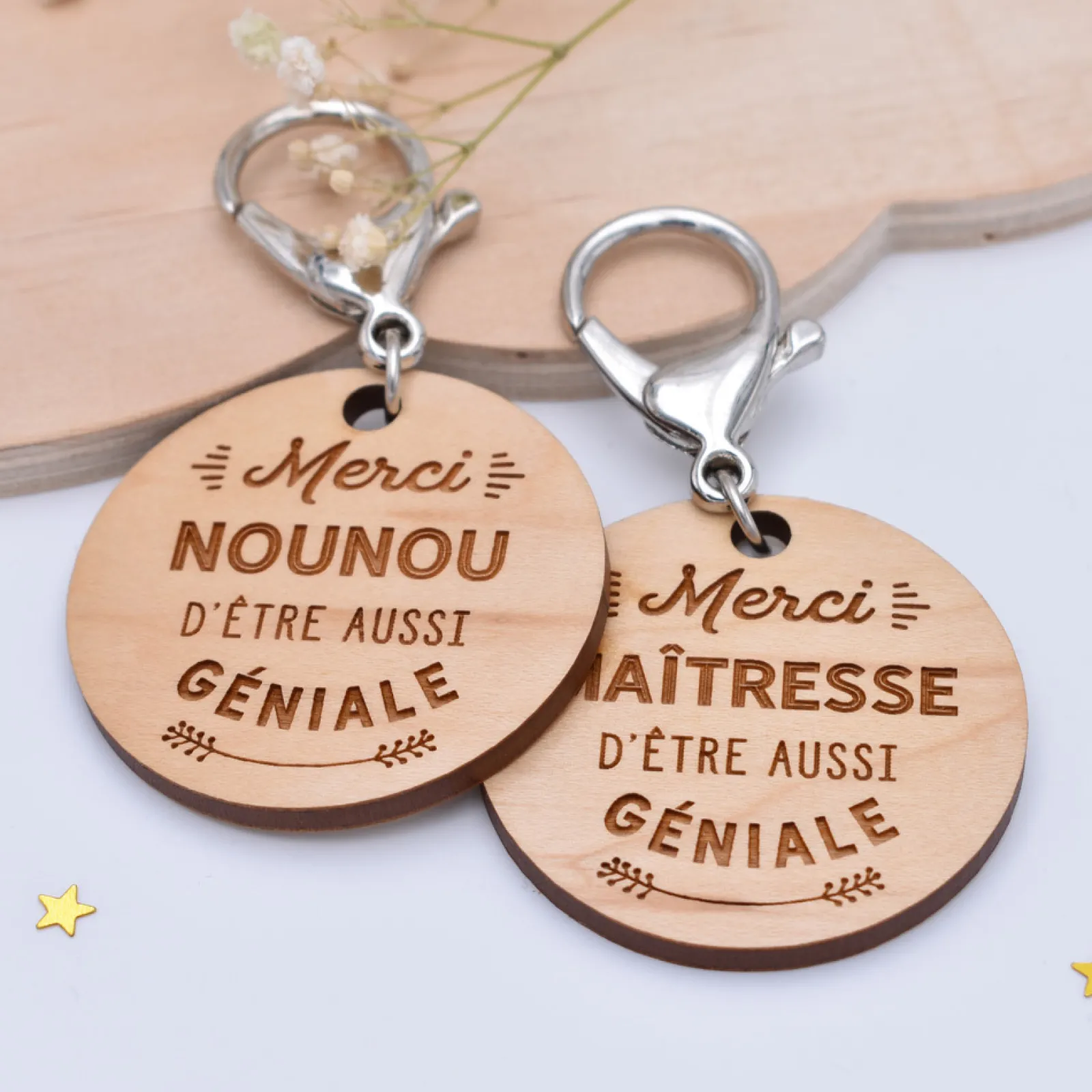 Outlet HappyBulle Porte-clés gravé bois médaille ronde 50 mm - Edition spéciale "Merci Maîtresse"