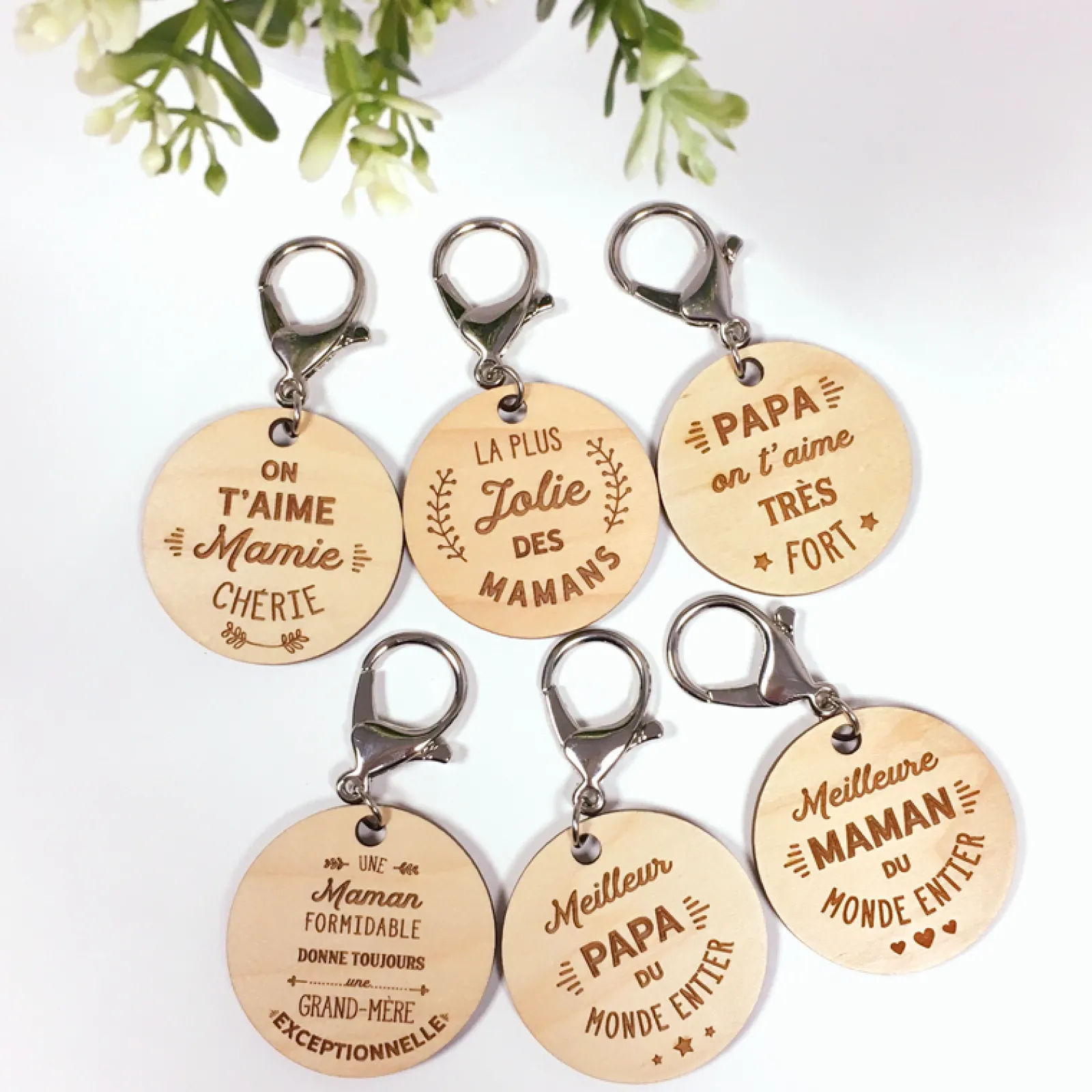 Outlet HappyBulle Porte-clés gravé bois médaille ronde 50 mm - Edition spéciale "Merci Maîtresse"