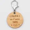 Best HappyBulle Porte-clés gravé bois médaille ronde 50 mm - Edition spéciale "Papa on t'aime très fort"