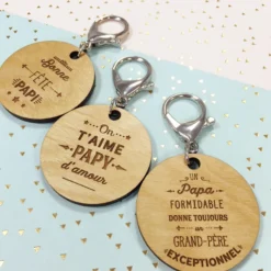 HappyBulle Porte-clés gravé bois médaille ronde 50 mm - Edition spéciale 