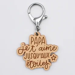 Sale HappyBulle Porte-clés papa gravé bois médaille 50x45 mm - Edition spéciale "Jusqu'aux étoiles"