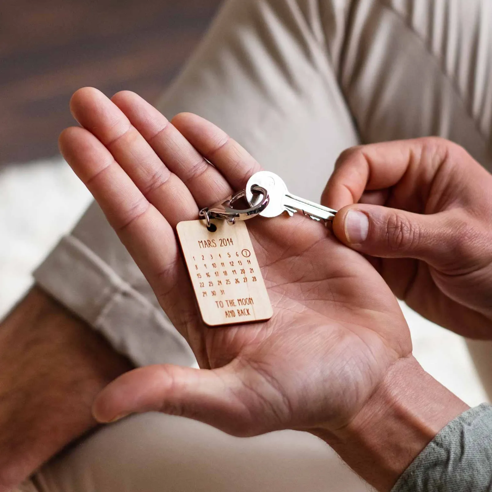 Outlet HappyBulle Porte-clés personnalisé calendrier médaille gravée bois