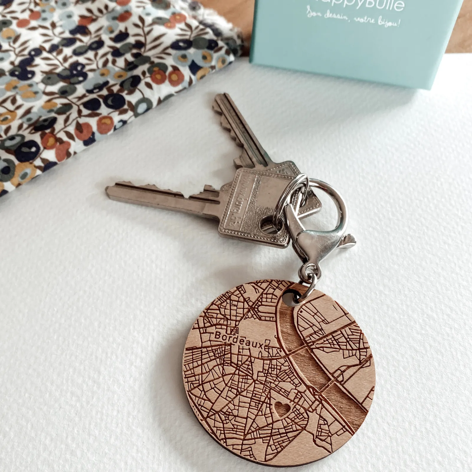 Discount HappyBulle Porte-clés personnalisé gravé médaille ronde 50 mm "Géo map" Bois