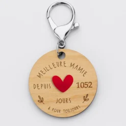 Clearance HappyBulle Porte-clés personnalisé gravé bois médaille 50 mm "Meilleure mamie depuis..." et coeur acrylique rouge