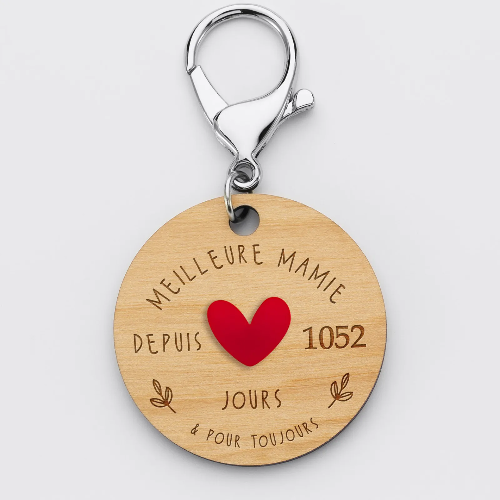 Clearance HappyBulle Porte-clés personnalisé gravé bois médaille 50 mm "Meilleure mamie depuis..." et coeur acrylique rouge