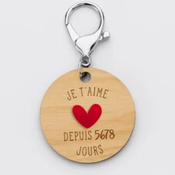 Clearance HappyBulle Porte-clés personnalisé gravé bois médaille 50 mm "Je t'aime depuis..." et coeur acrylique rouge