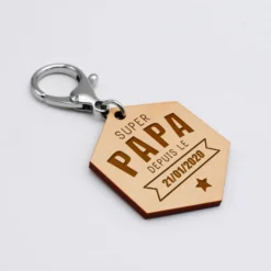 Best HappyBulle Porte-clés personnalisé gravé bois médaille hexagone 52x45 mm - 