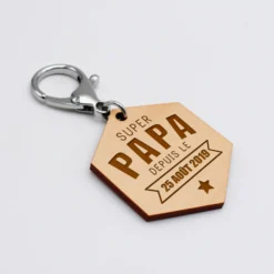 Best HappyBulle Porte-clés personnalisé gravé bois médaille hexagone 52x45 mm - 