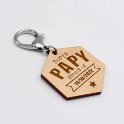 HappyBulle Porte-clés personnalisé gravé bois médaille hexagone 52x45 mm - 