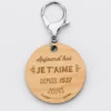 New HappyBulle Porte-clés personnalisé gravé bois médaille 50 mm "Je t'aime depuis..."