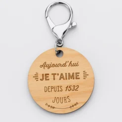 Outlet HappyBulle Porte-clés personnalisé gravé bois médaille 50 mm "Je t'aime depuis..." - Nos petits imparfaits