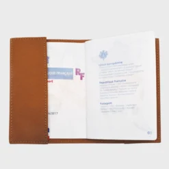 HappyBulle Protège passeport personnalisé cuir couleur Caramel